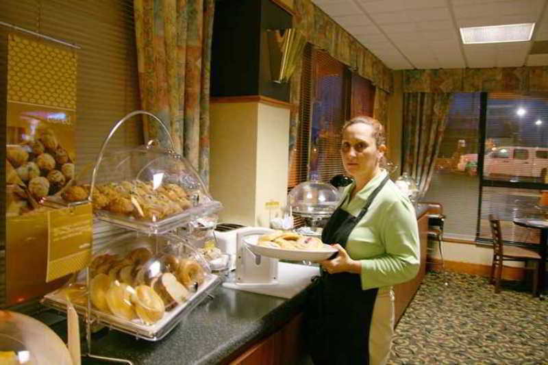 Baymont By Wyndham Clarksville Northeast Restoran fotoğraf